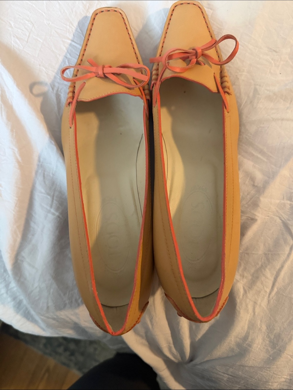 Adorable Tod’s Women’s Kitten Heel with Coral Trim and Bow Size 9